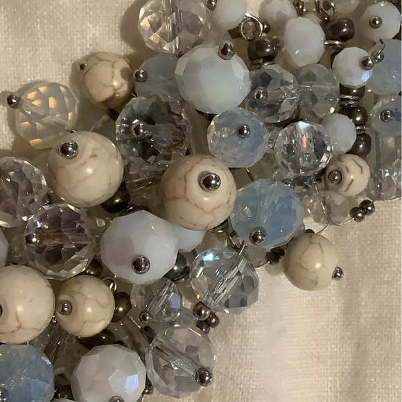 Beautiful, uniquely coloured, beaded collar necklace. - Picture 3 of 3